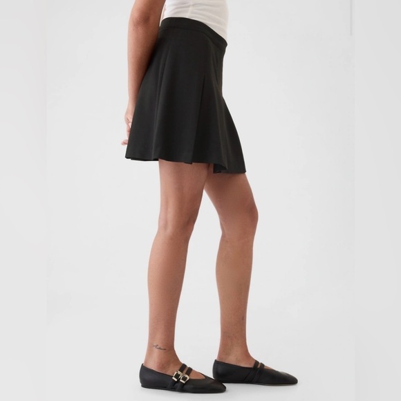 COPY - Gap small pleated mini skirt with pockets - Picture 4 of 16